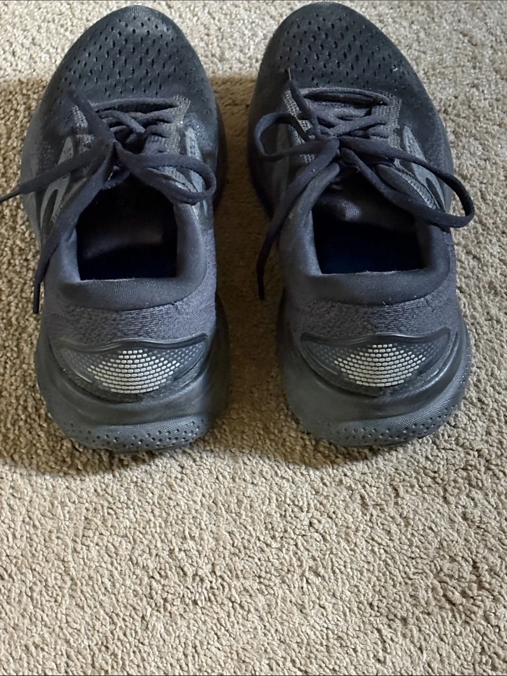 Womens  Brooks black Running Sneakers